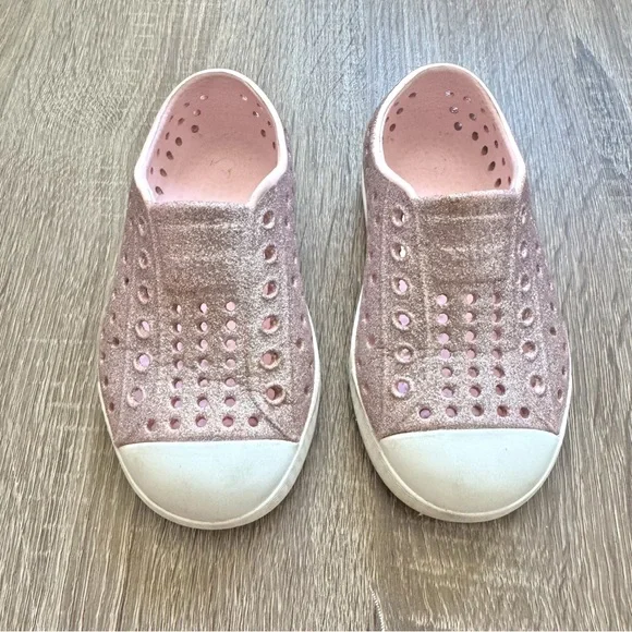 Native Jefferson Kids Shoes Toddler Girl Size 7 Pink Glitter - Picture 2 of 9